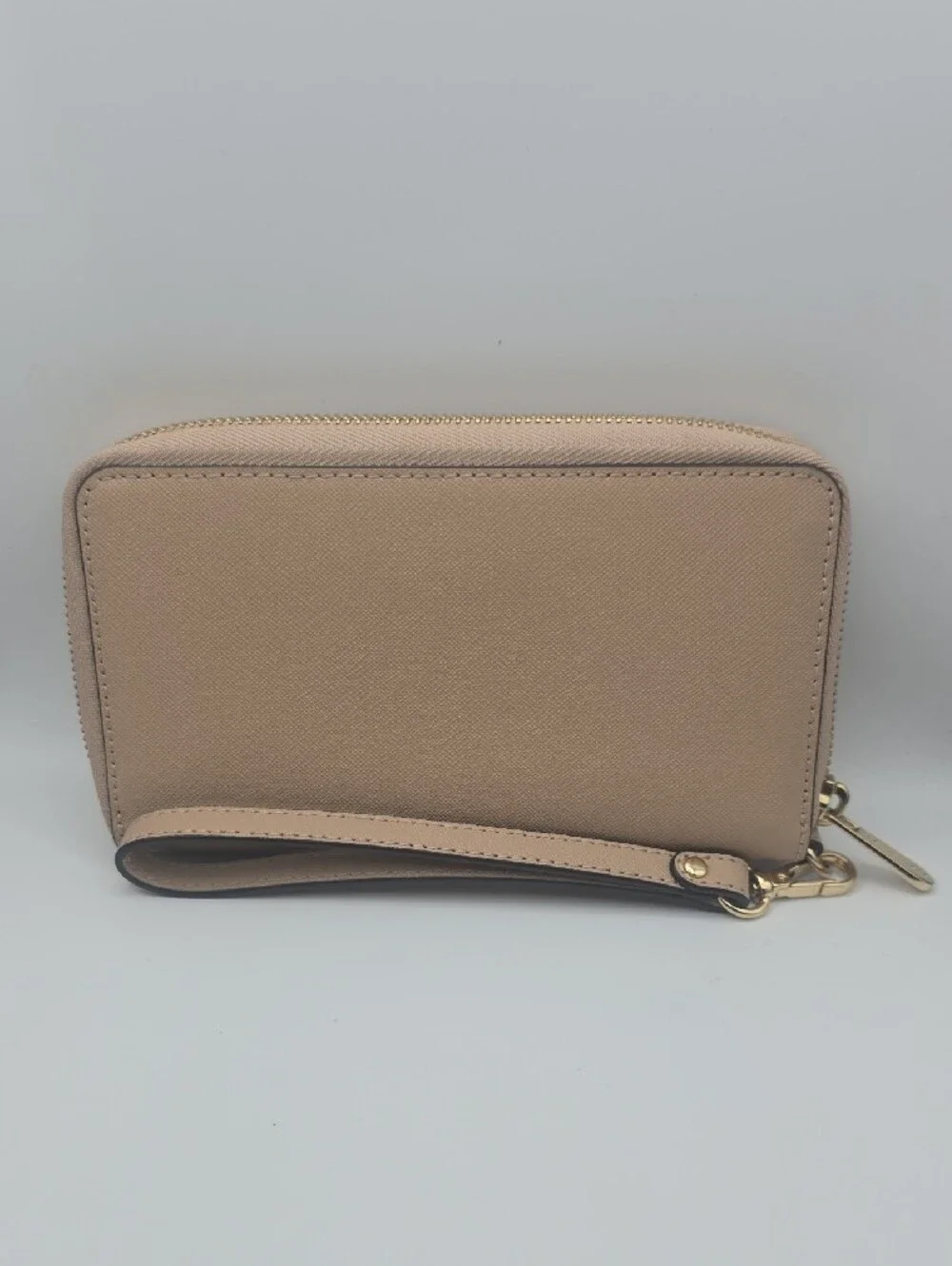 Michael Kors Beige Nude Saffiano Wristlet/Phone Holder W/ Gold Hardware (EUC)✨️
